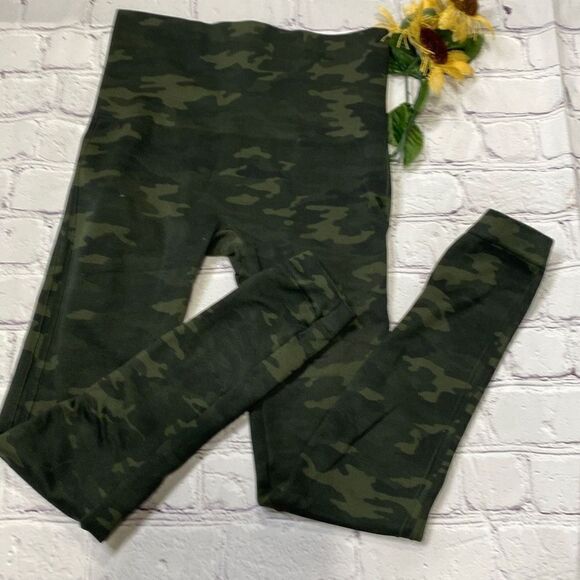 Spanx Seamless Look At Me Know Camo Leggings Green XS - Picture 5 of 10